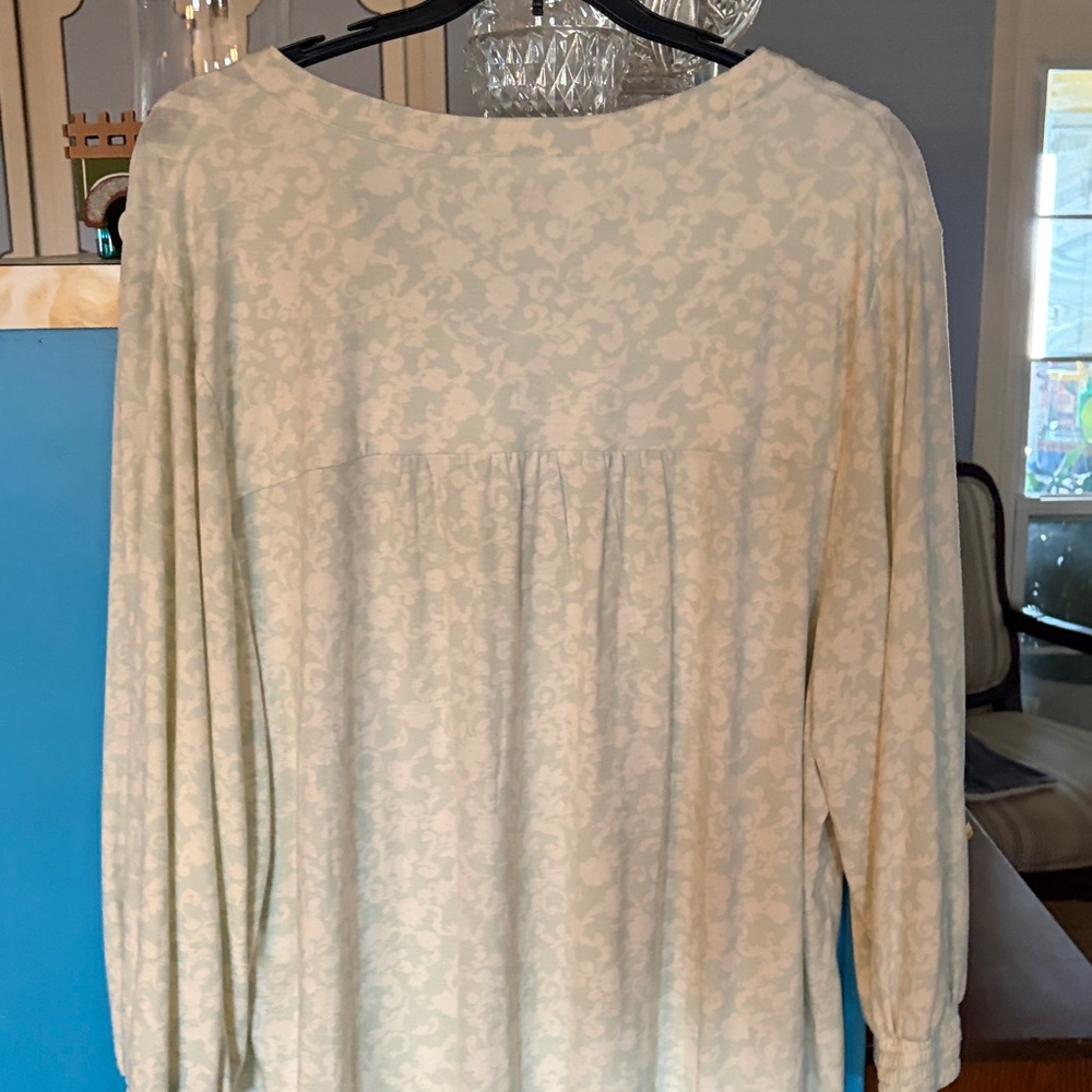 Women’s Wonderly Soft and Comfortable Mint Blouse. - Picture 6 of 7